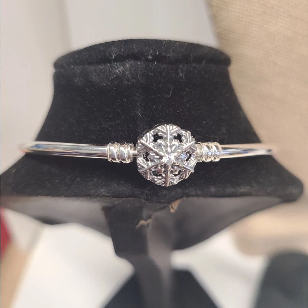 Pandora Snowflake Bracelet NWT